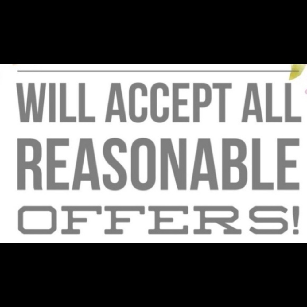 MAKE ME AN OFFER I CANT  RESIST🤗